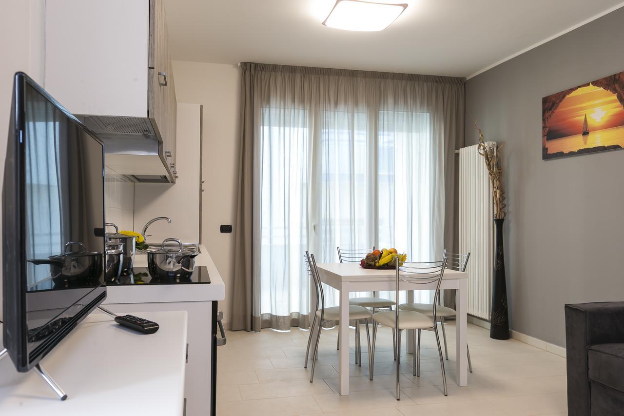 Апарт отель Residenza Riva Azzurra Римини Экстерьер фото